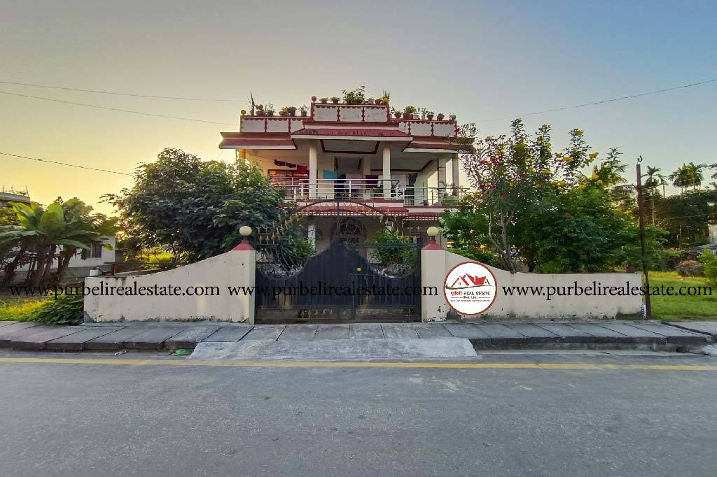 बिर्तामोड-०२, राम चोकमा एकदमै आकर्षक ३ तल्ला घर बिक्रीमा