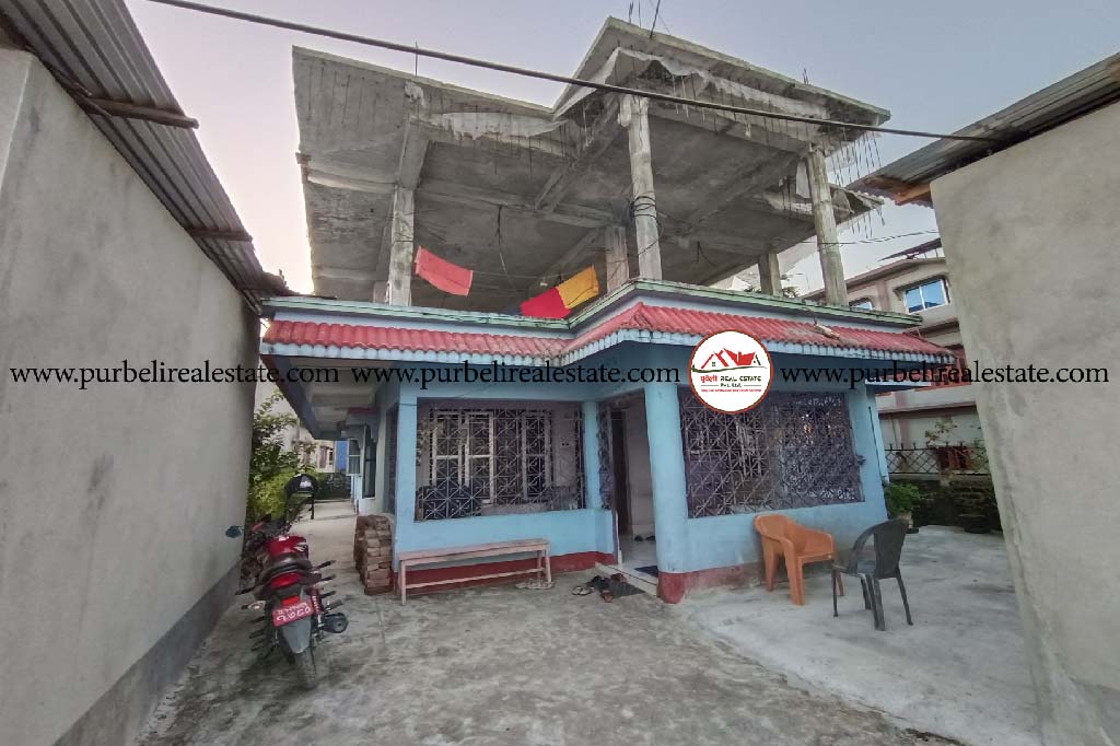 बिर्तामोड-०२, राम चोक आसमा पेट्रोल पम्प छेउमा व्यावसयिक घर बिक्रीमा