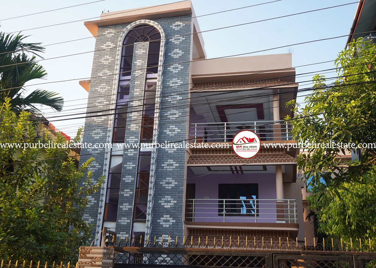 दमक-५, मनकामना चोकमा १७ धुर जग्गामा निर्मित ३ तल्ला घर बिक्रीमा