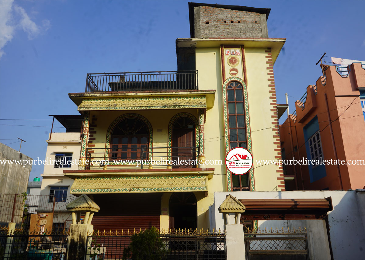 दमक-०५, हरिओम कोलोनीमा चिटिक्क परेको २.५ तल्ला घर बिक्रीमा