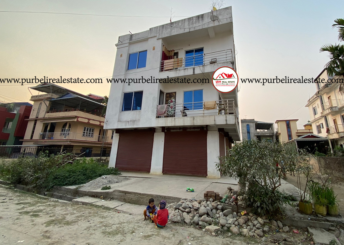 दमक-८, शान्ति समाज टोलमा भर्खरै निर्मित ३ तल्ला घर बिक्रीमा
